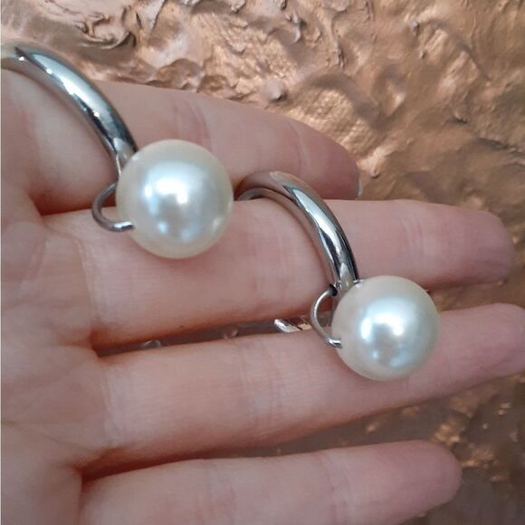 NWOT Zara Silvertone and Faux Pearl Hoop Earrings - Picture 10 of 10